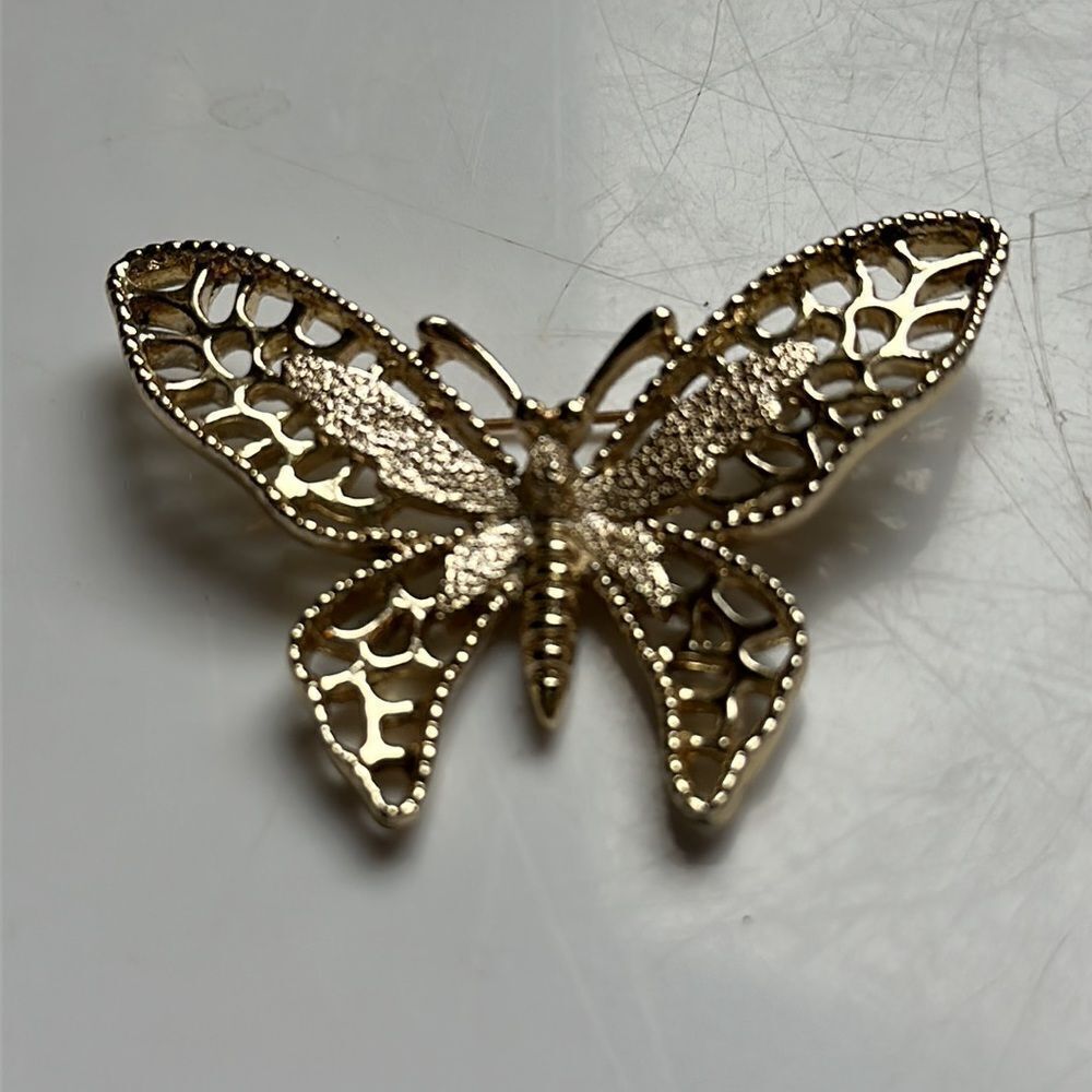 Vintage Sarah Coventry gold tone butterfly brooch/pin